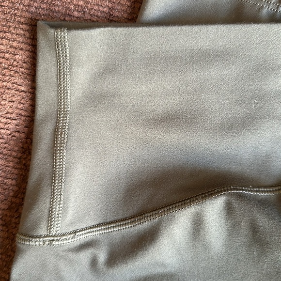 SPANX 7/8 Soft and Smooth - Picture 5 of 9